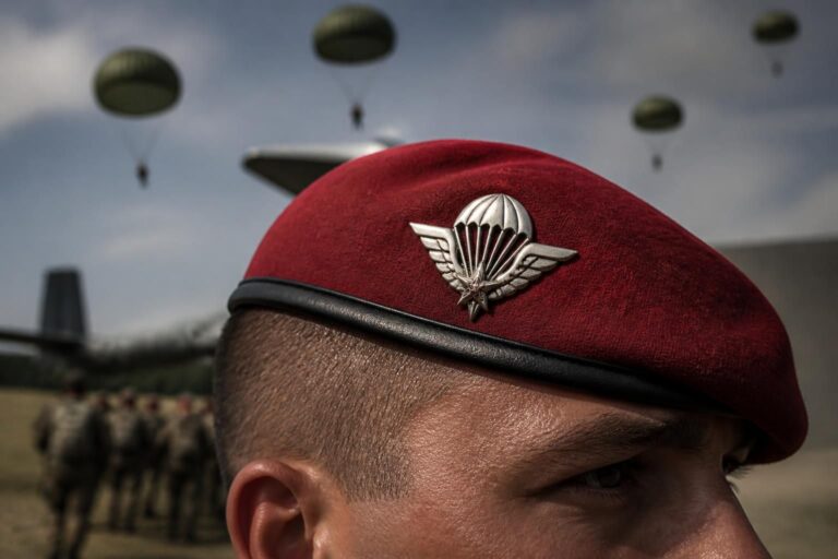 Béret 1er RPIMa : histoire et symbolisme du béret rouge