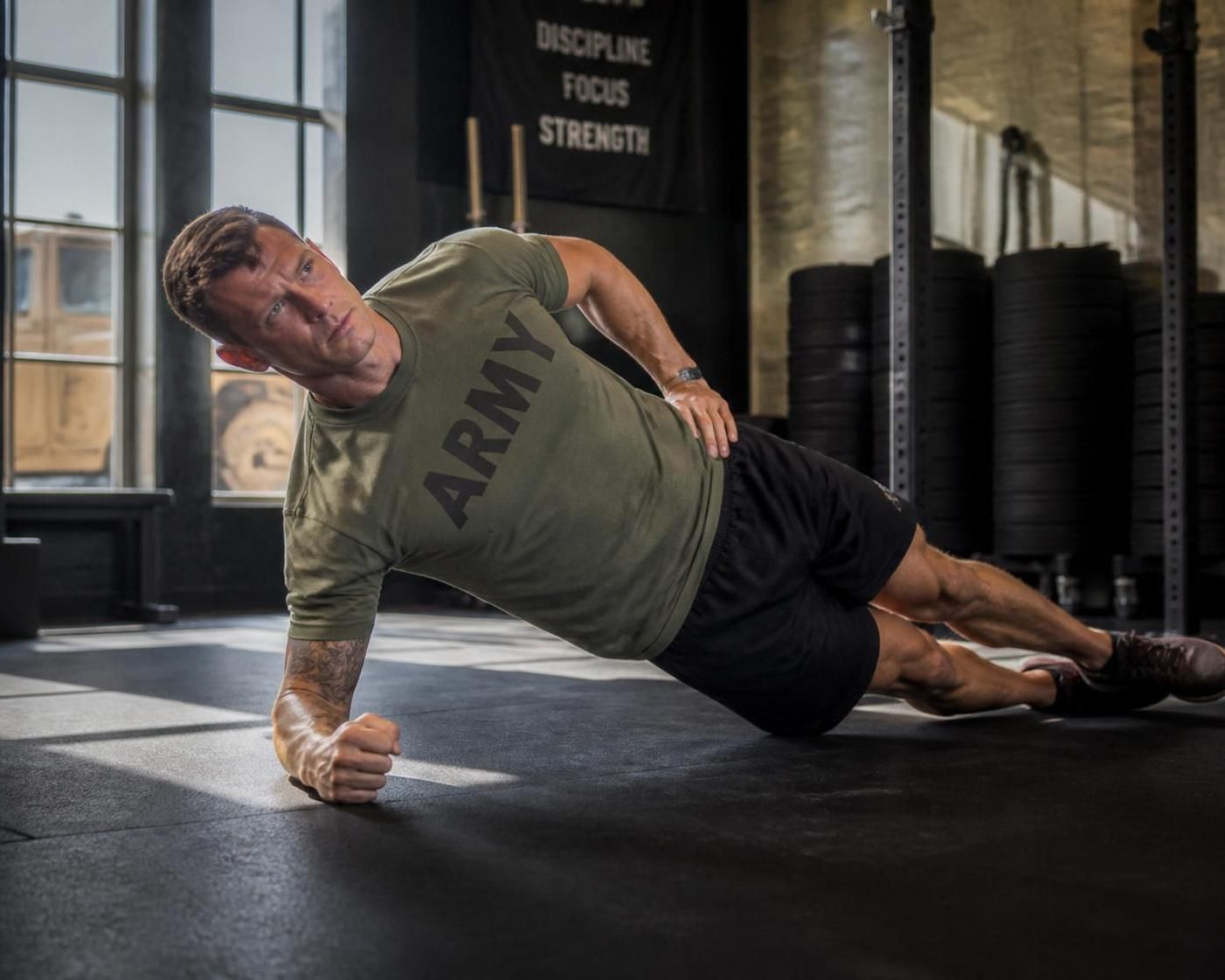 découvrez notre guide complet pour des exercices abdos obliques efficaces et un gainage optimal, afin de renforcer votre ceinture abdominale et améliorer votre posture.