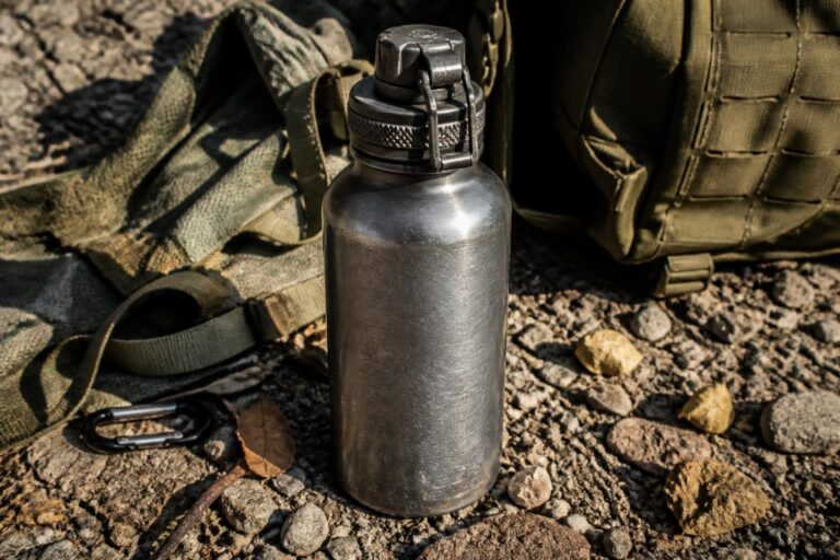 Gourde militaire : le guide de la gourde increvable