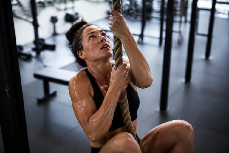 Corde d’escalade musculation : l’exercice que la salle ignore
